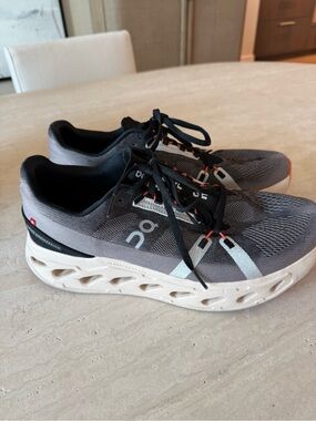 On Running Men’s Athletic Shoes in Gray and Black with Cream Midsole